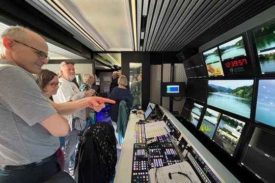 Bild von Lucerne Regatta: SRG Luzern zu Besuch im SRF Regiewagen