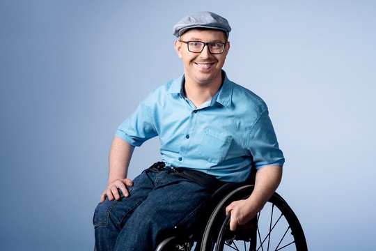 Bild von Jahn Graf moderiert SRF-Magazin zu den Paralympics in Tokio