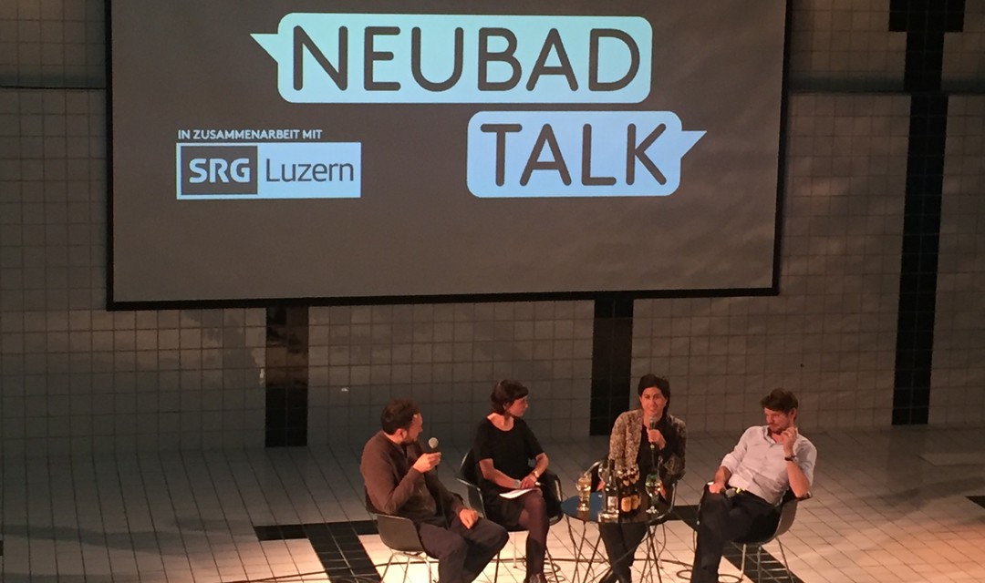 Julian Schmidli, Gina Dellagiacoma, Nina Fargahi, Jan Flückiger diskutieren im Neubad Talk