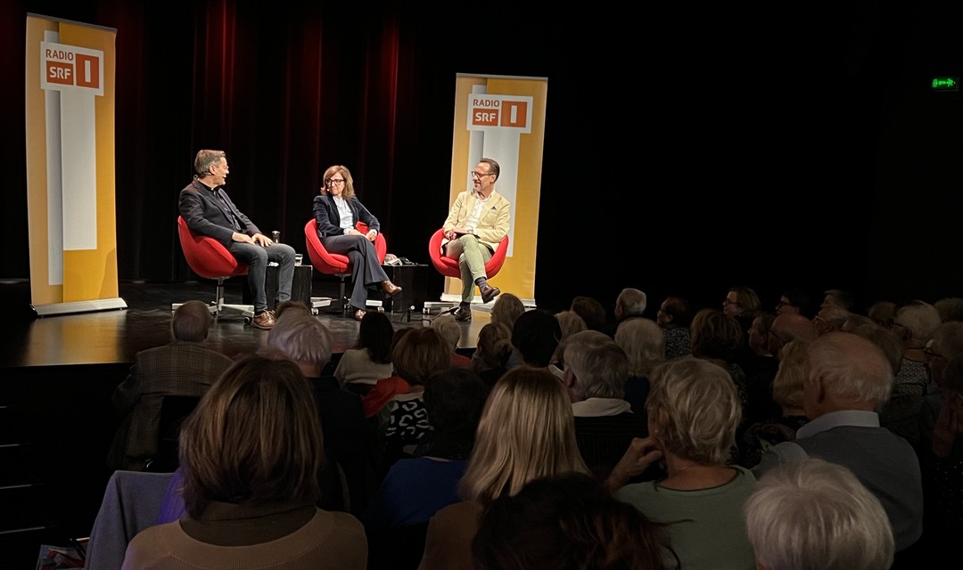 Bild von SRG-Luzern-Mitglieder lauschen live der SRF-Radiotalkshow «Persönlich» in Luzern